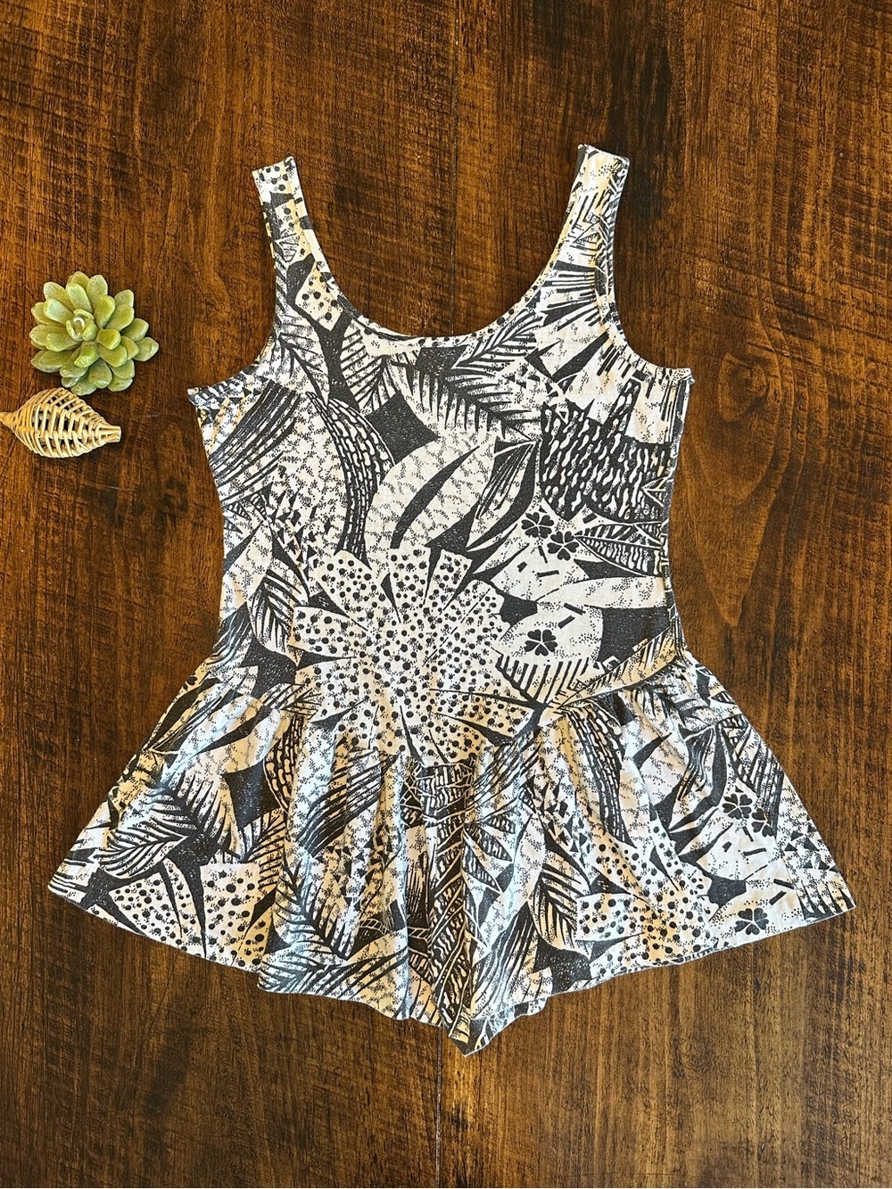 VTG 80s JIK Tropical Palm Leaf Skirted Romper Monochromatic Abstract Print, L